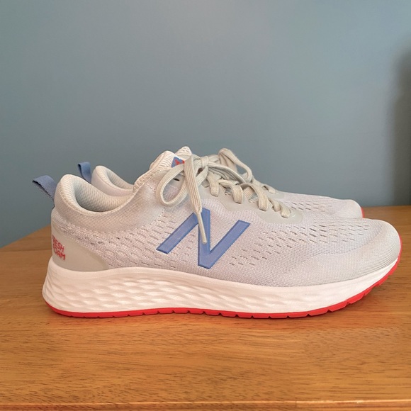 New Balance Fresh Foam Arishi v3
Women's Running Shoes - Picture 2 of 10
